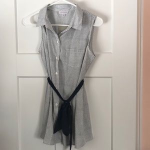 A Pea in the Pod sleeveless top